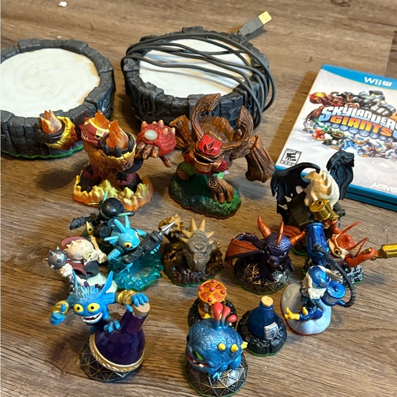 Nintendo Wii Skylanders Giants Activision Game EUC with 2 portals & 14 figures. - Picture 1 of 14